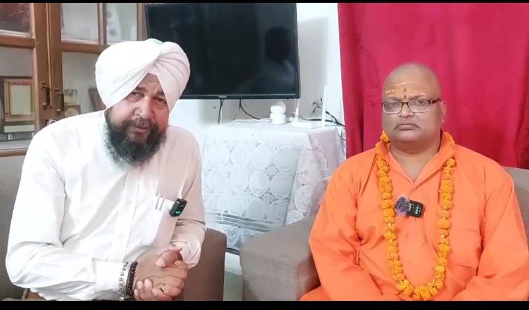 ਸੀਨੀਅਰ ਪੱਤਰਕਾਰ ਦਲਜੀਤ ਅਜਨੋਹਾ ਨਾਲ ਮੁਲਾਕਾਤ: ਸੁਆਮੀ ਵਿਸ਼ਵਾਨੰਦ ਜੀ ਵੱਲੋਂ ਧਿਆਨ ਦੀ ਸ਼ਕਤੀ ਤੇ ਧਰਮਾਂ ਵਿਚ ਏਕਤਾ 'ਤੇ ਜ਼ੋਰ